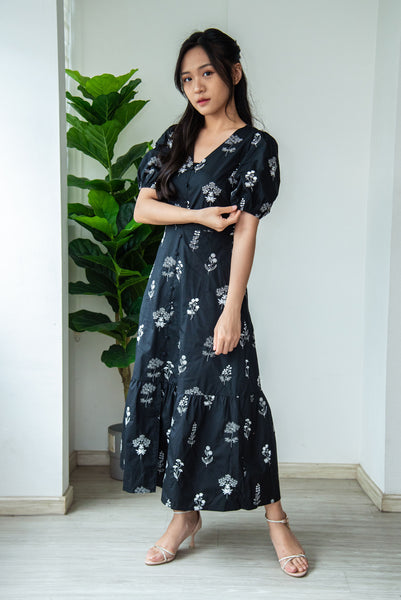 Noelle Floral Embroidery Dress | Black