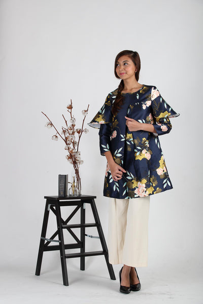 Melrose Label: Adena Floral Top in Galaxy Deep Blue