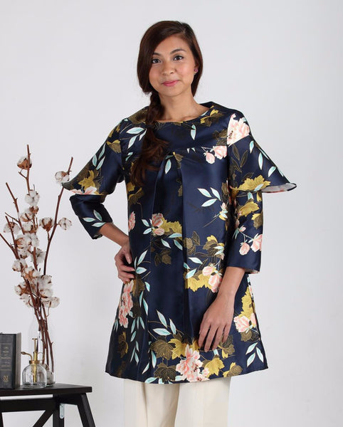 Melrose Label: Adena Floral Top in Galaxy Deep Blue