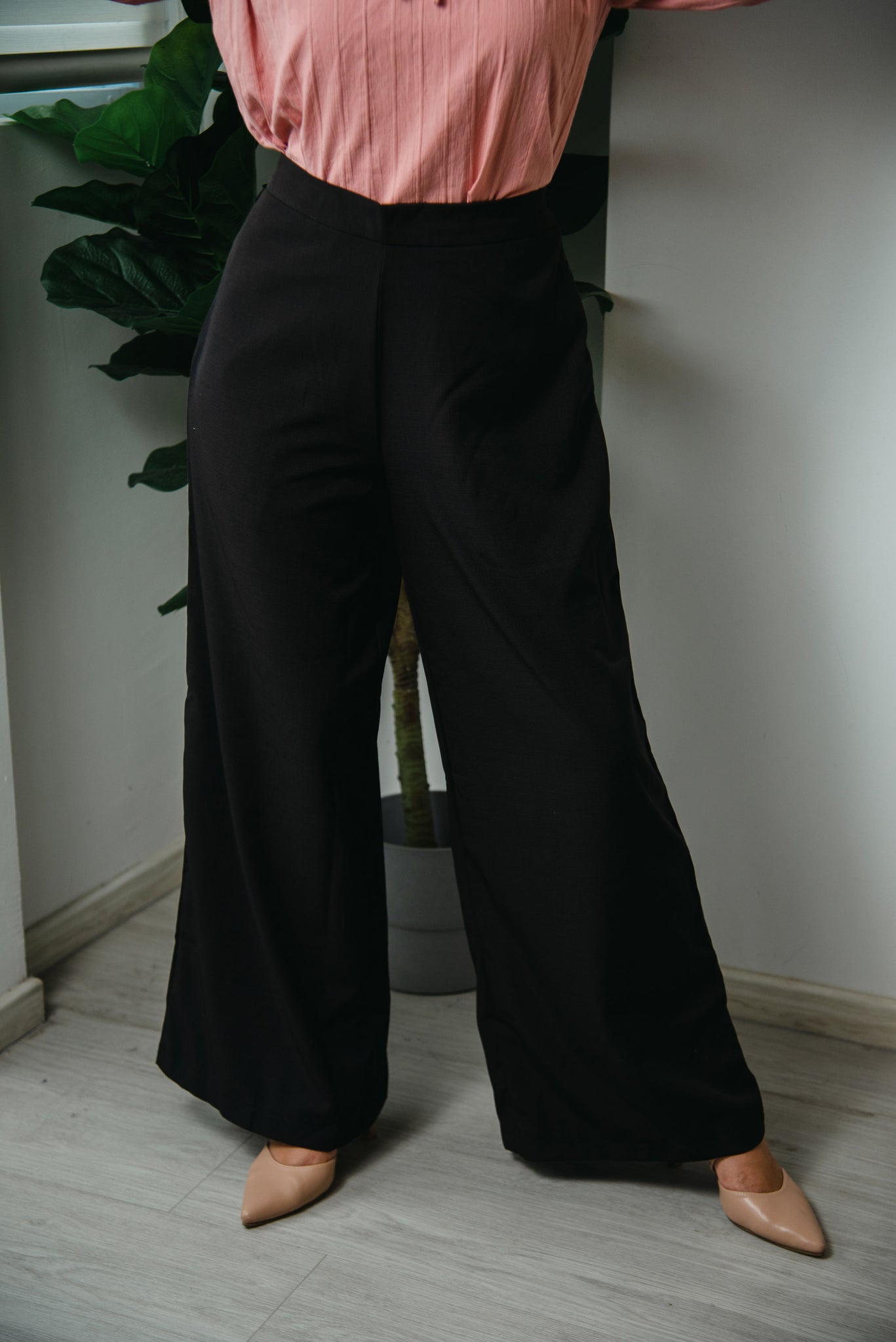 Melrose Label: Mia Palazzo Pants in Black