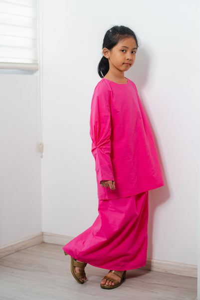 Melrose Label: Amaria Ruched Sleeve Girl Set in Fuchsia